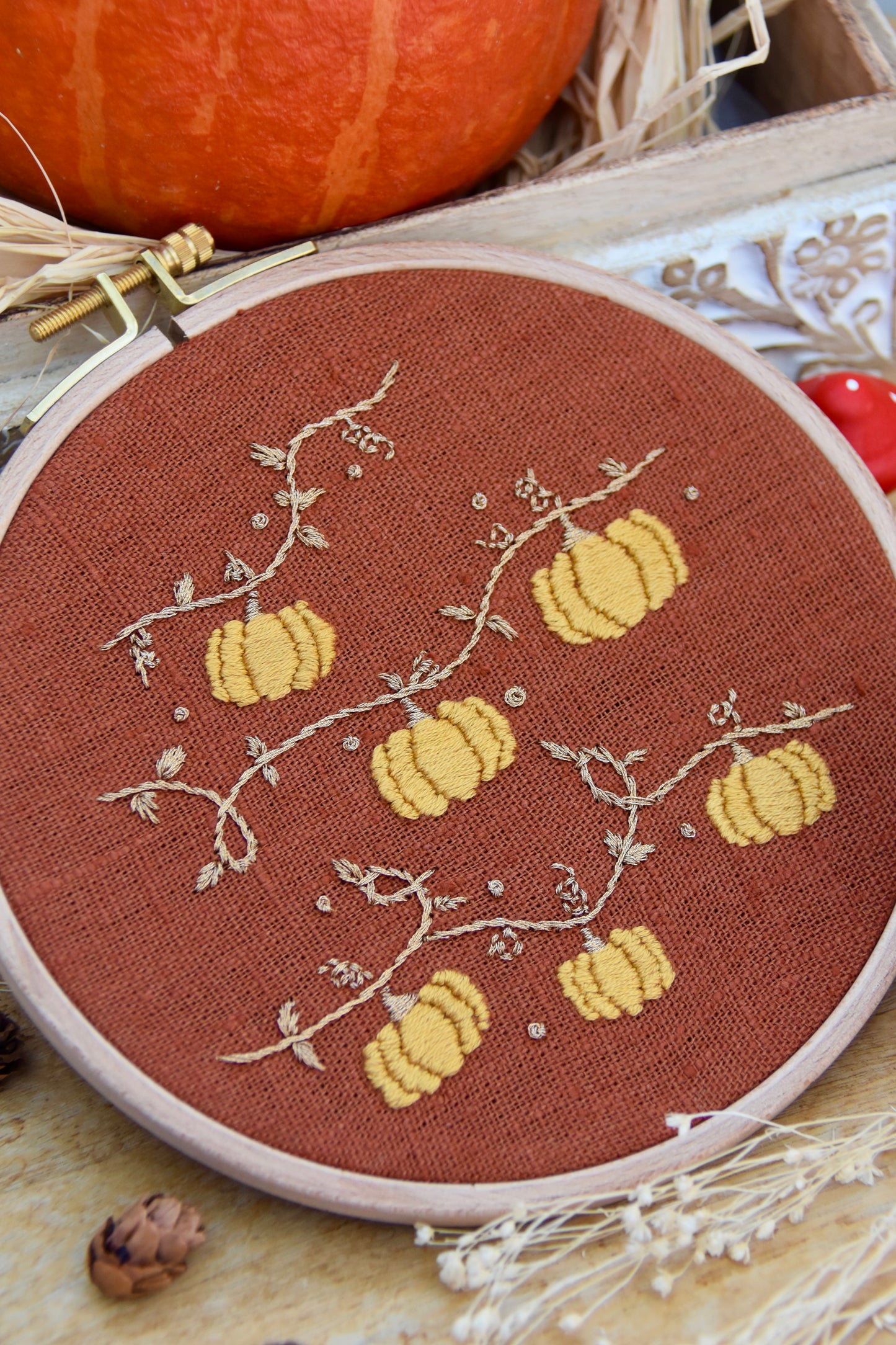Broderie décorative Automne - guirlande de citrouilles