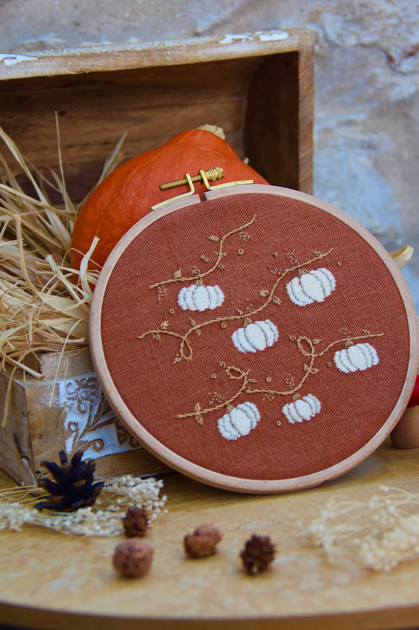 Broderie décorative Automne - guirlande de citrouilles