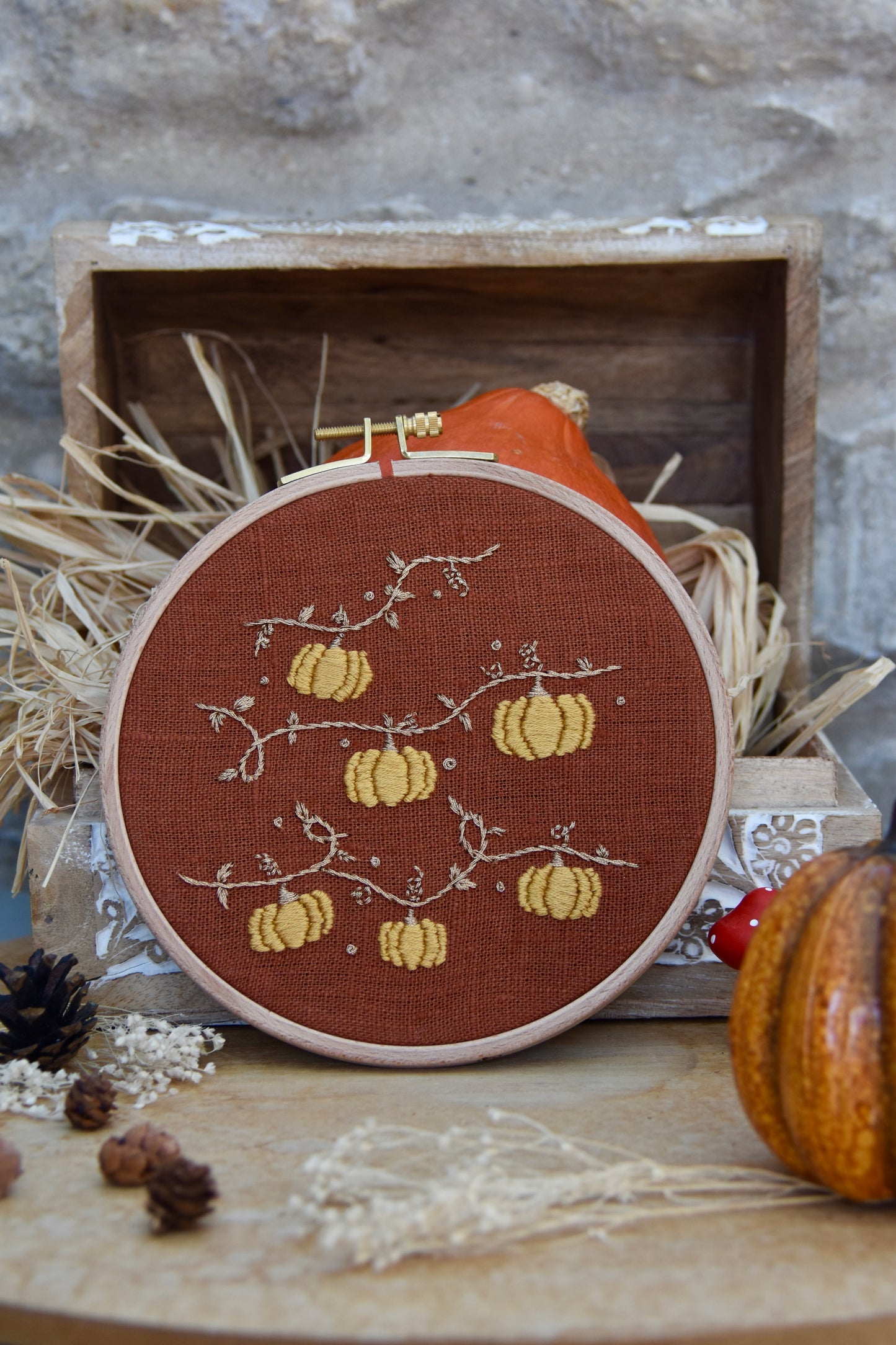 Broderie décorative Automne - guirlande de citrouilles