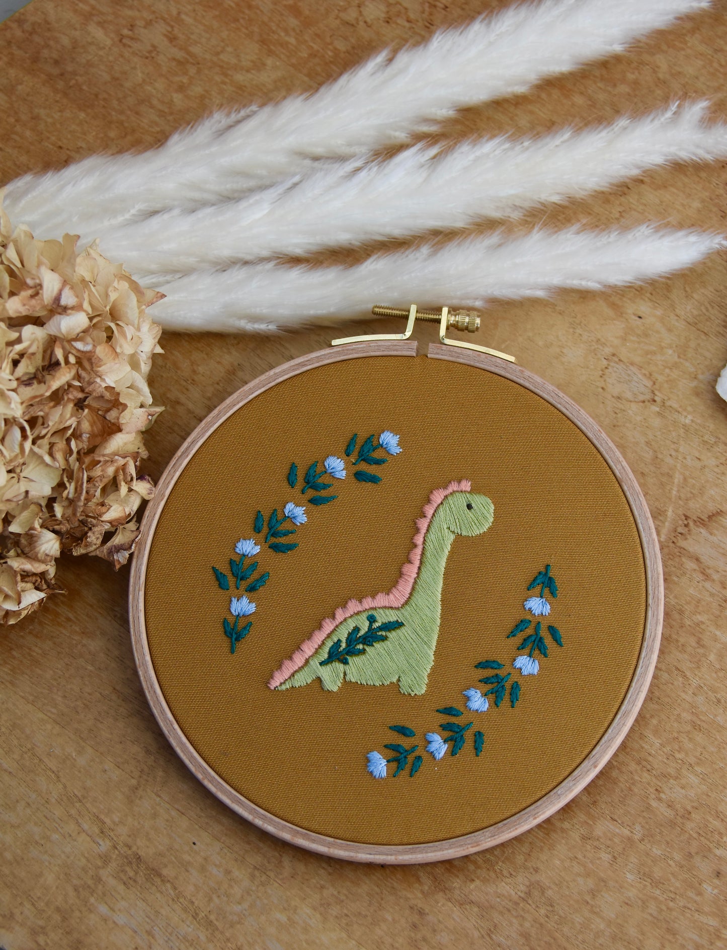 Broderie décorative Hector le Dinosaure