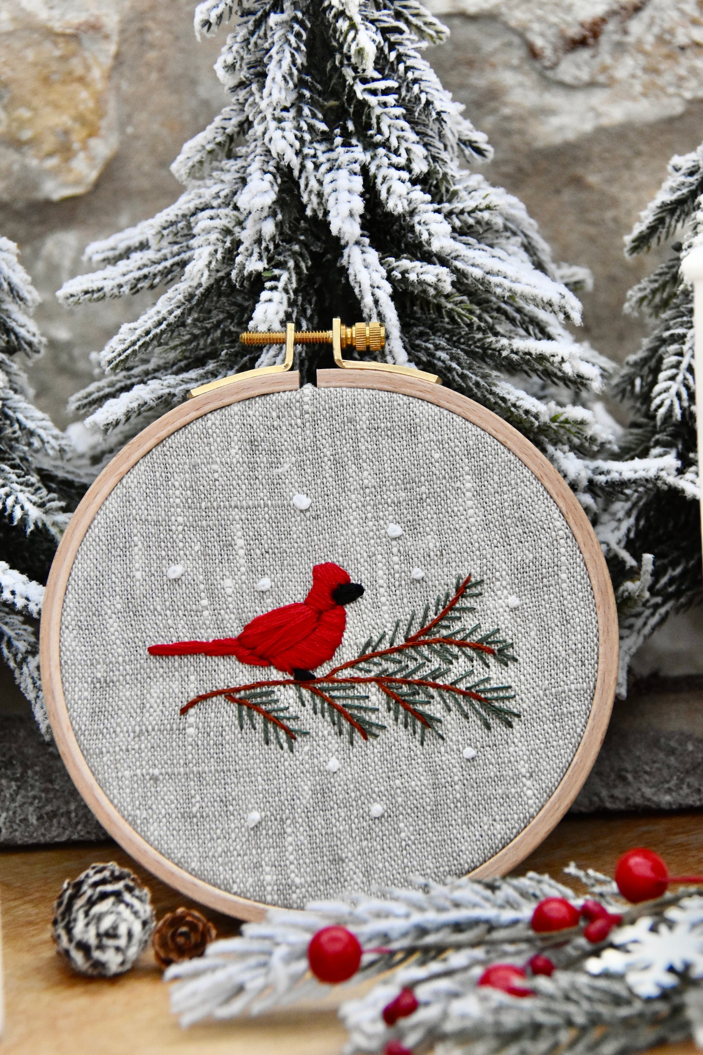Broderie décorative Noël Cardinal rouge Hiver