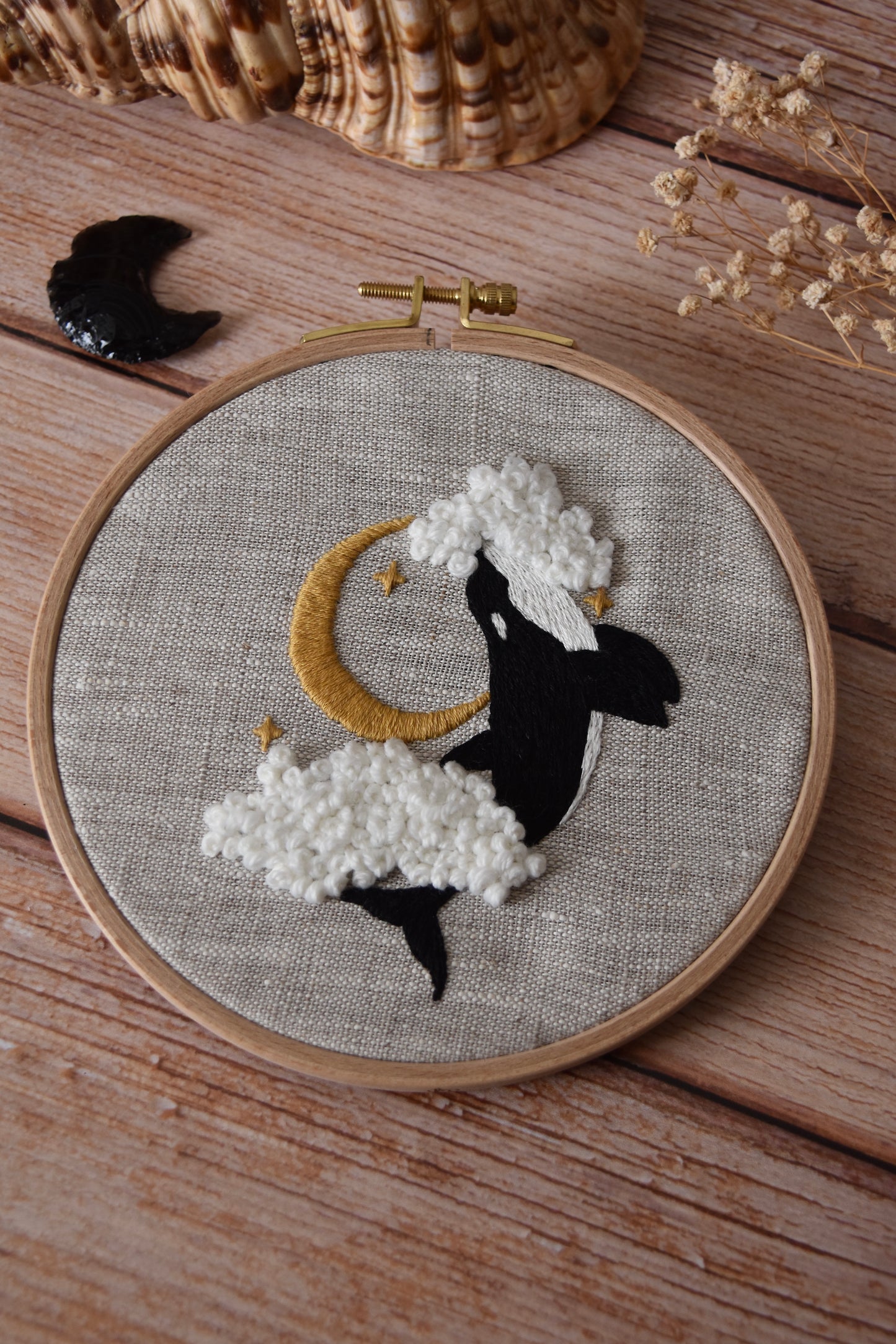 Broderie décorative Orque dans les nuages